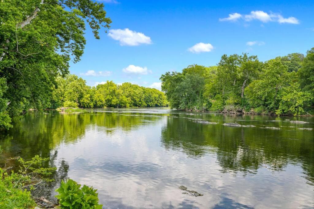 Riverside Oasis With Stunning Views, Cozy Firepit! Лурей Экстерьер фото