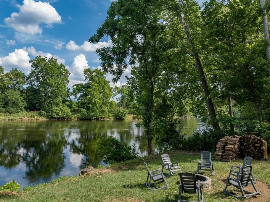 Riverside Oasis With Stunning Views, Cozy Firepit! Лурей Экстерьер фото